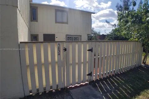 5834 NW 21ST ST # B, Lauderhill FL 33313