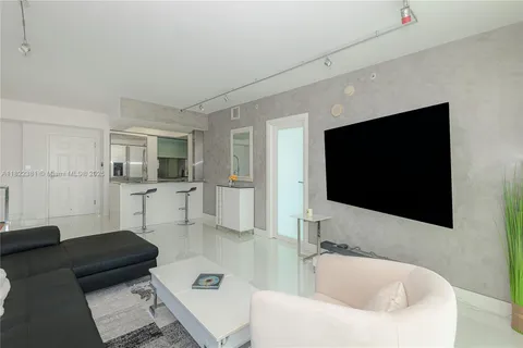 2000 N Bayshore Dr # 617, Miami FL 33137