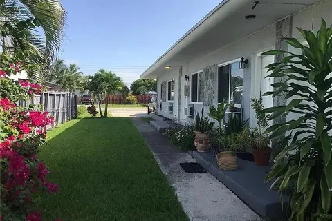 6220 Dawson St # 4, Hollywood FL 33023