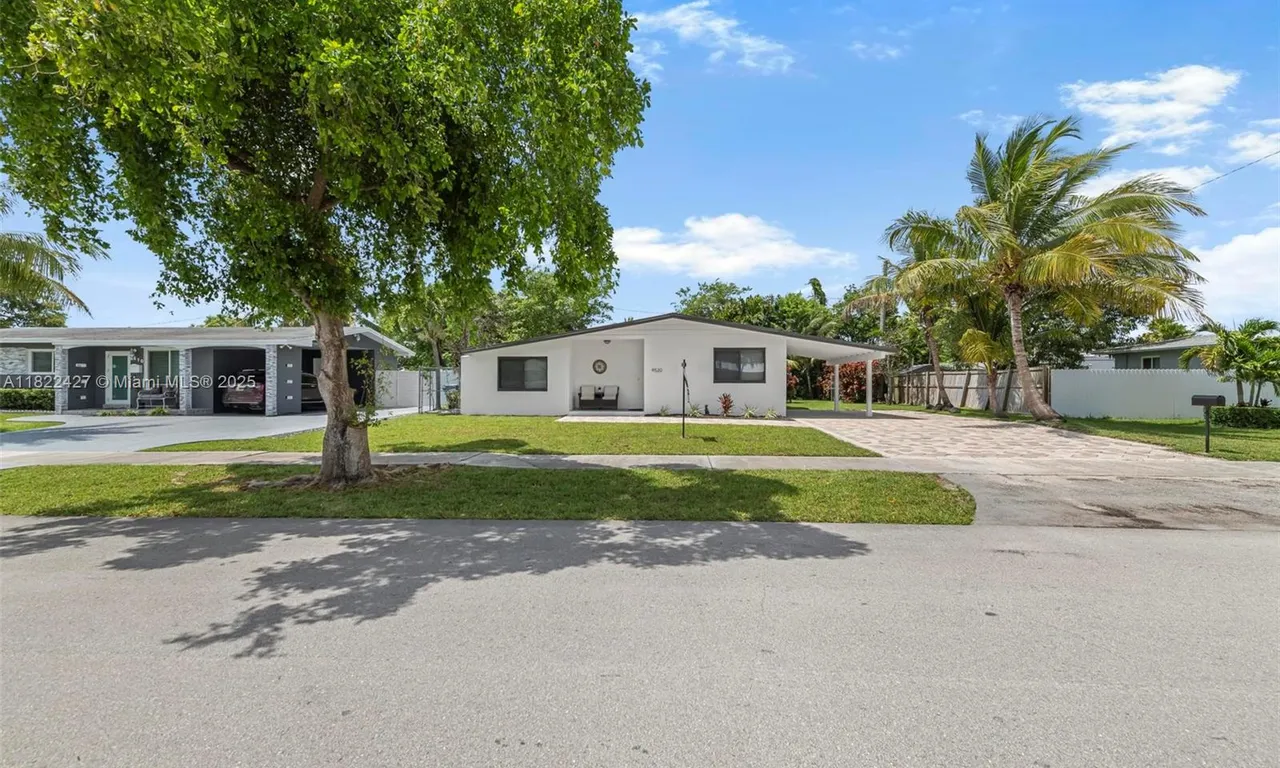 9520 Holiday Rd, Cutler Bay FL 33157
