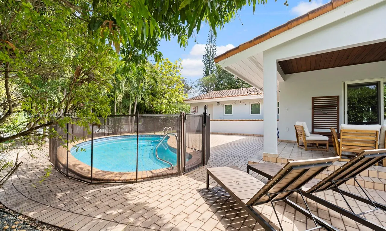 811 Trascoro Ave, Coral Gables FL 33134