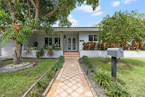 811 Trascoro Ave, Coral Gables FL 33134