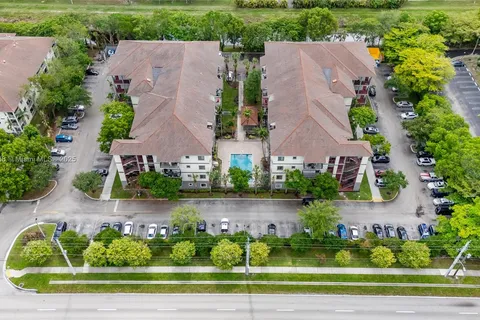 2851 Riverside Dr, Coral Springs FL 33065