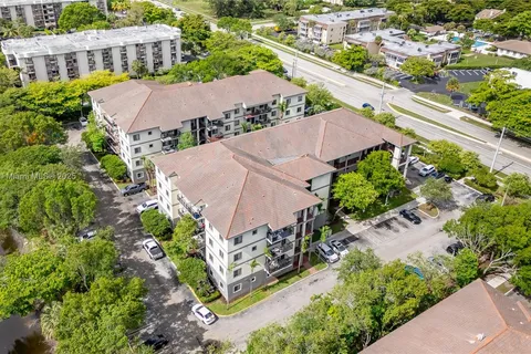 2851 Riverside Dr, Coral Springs FL 33065