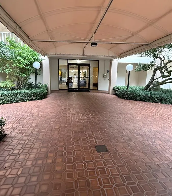 3980 Oaks Clubhouse Dr # 302, Pompano Beach FL 33069