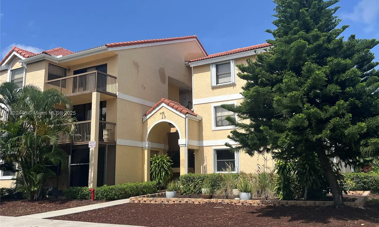5801 Riverside Dr, Coral Springs FL 33067