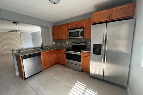 5801 Riverside Dr, Coral Springs FL 33067