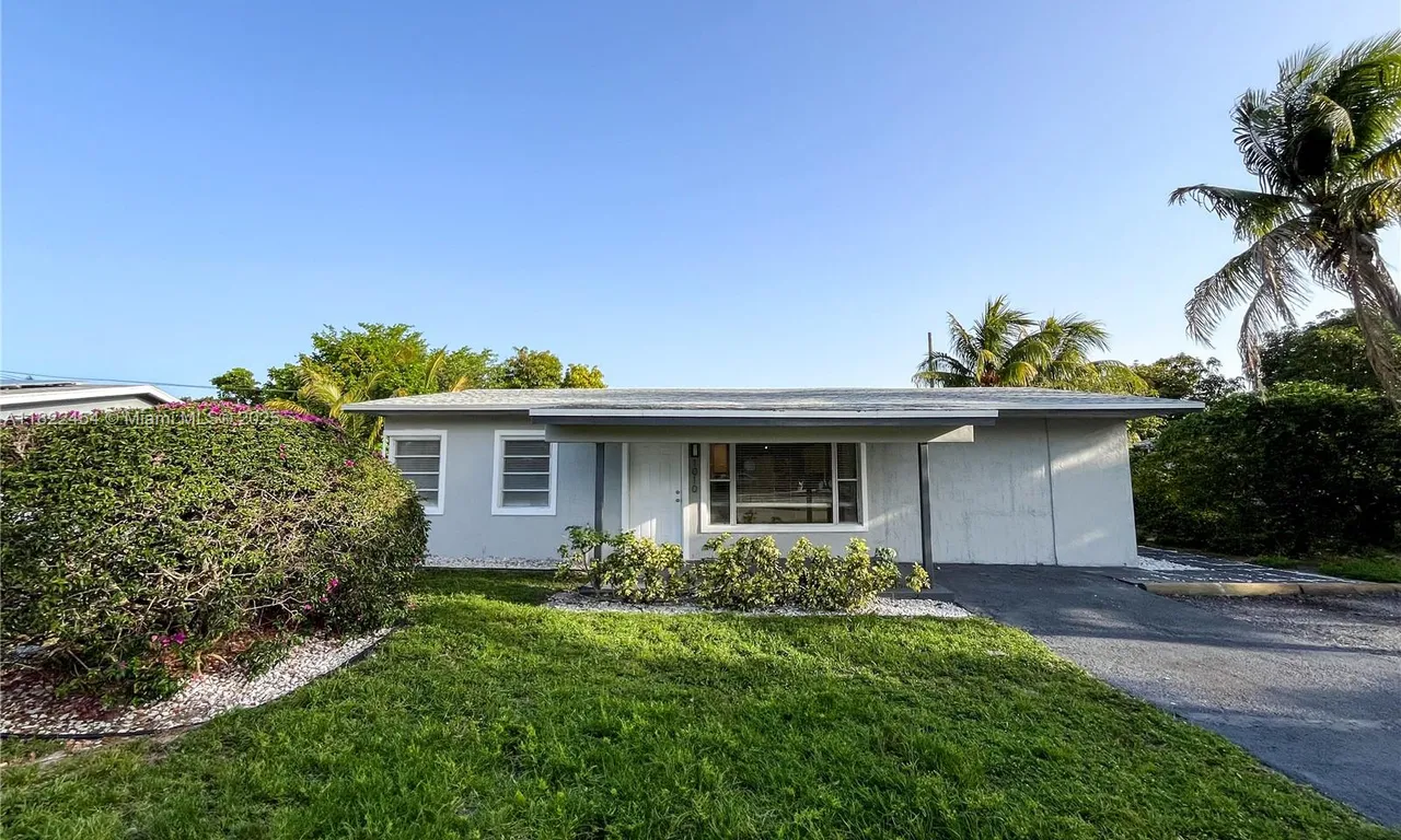 1010 NE 24th St, Pompano Beach FL 33064