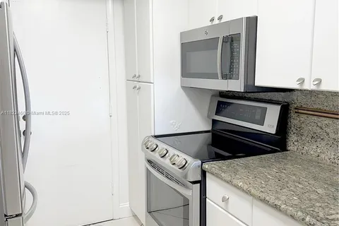 150 Ocean Lane Dr # 4H, Key Biscayne FL 33149