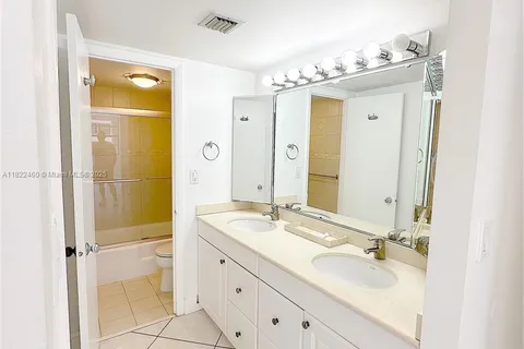150 Ocean Lane Dr # 4H, Key Biscayne FL 33149