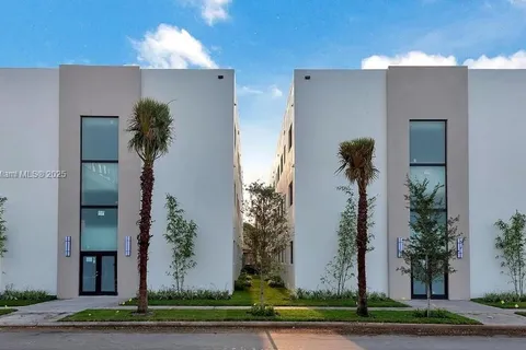 829 SW 18th # 209, Miami FL 33135
