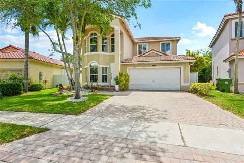 1745 NW 77th Ave, Pembroke Pines FL 33024