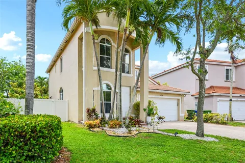 1745 NW 77th Ave, Pembroke Pines FL 33024