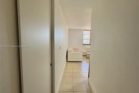 244 79th St # 3D, Miami Beach FL 33141