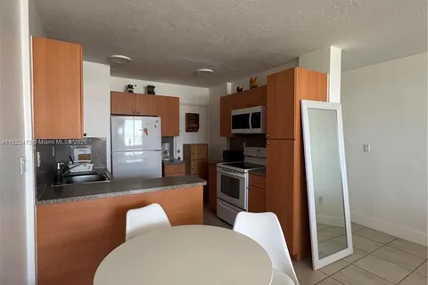 244 79th St # 3D, Miami Beach FL 33141