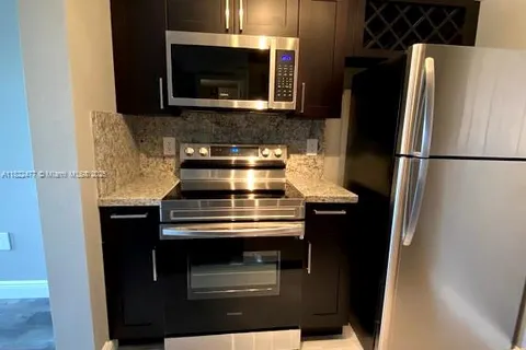 2850 N Oakland Forest Dr # 204, Oakland Park FL 33309