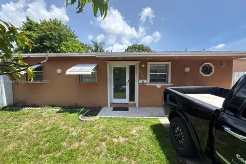 6211 SW 9th Pl, North Lauderdale FL 33068