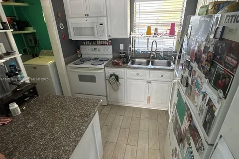 6211 SW 9th Pl, North Lauderdale FL 33068
