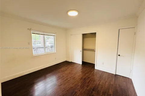 2540 NE 181st St # 1, North Miami Beach FL 33160