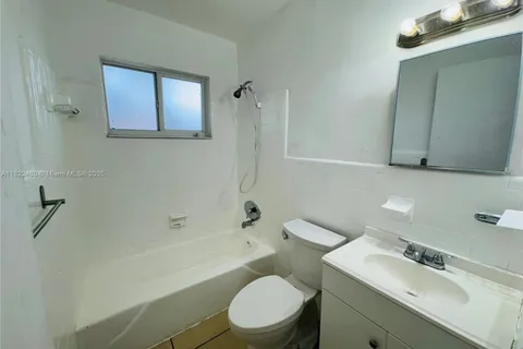 2540 NE 181st St # 1, North Miami Beach FL 33160