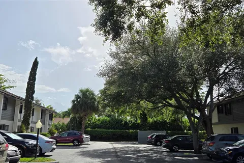 9750 NW 14th St # 5, Coral Springs FL 33071
