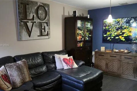 9750 NW 14th St # 5, Coral Springs FL 33071