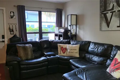 9750 NW 14th St # 5, Coral Springs FL 33071