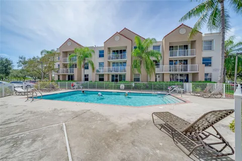 2711 Ocean Club Blvd # 207, Hollywood FL 33019