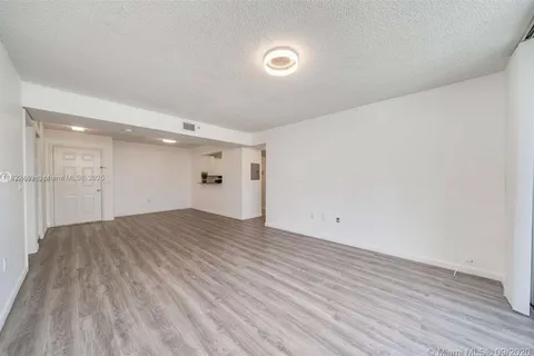 2711 Ocean Club Blvd # 207, Hollywood FL 33019