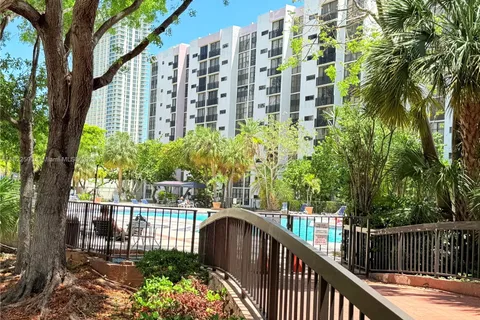 16909 N Bay Rd # 116, Sunny Isles Beach FL 33160