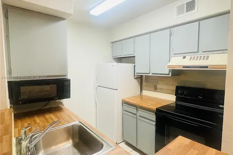 2736 S University Dr # 1102, Davie FL 33328