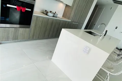 2900 NE 7th Ave # 1407, Miami FL 33137