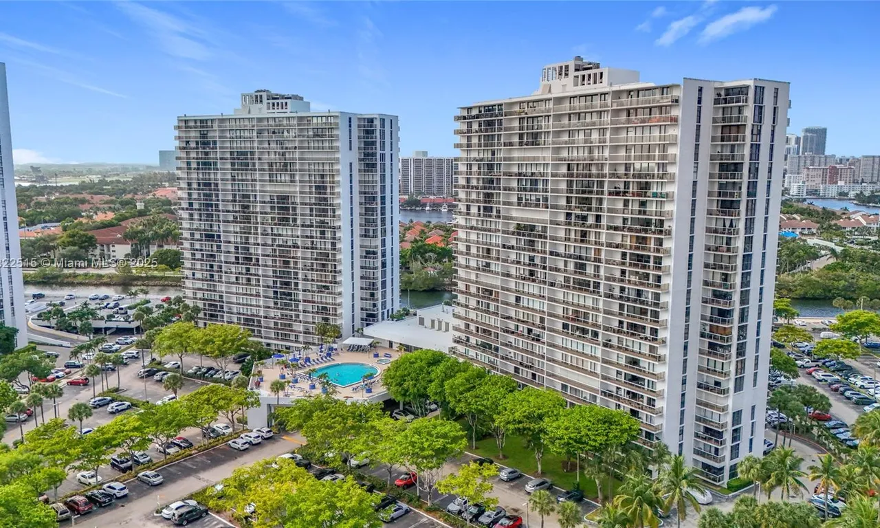 3731 N Country Club Dr # 126, Aventura FL 33180