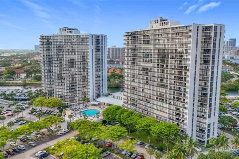 3731 N Country Club Dr # 126, Aventura FL 33180