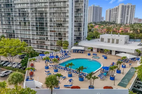 3731 N Country Club Dr # 126, Aventura FL 33180
