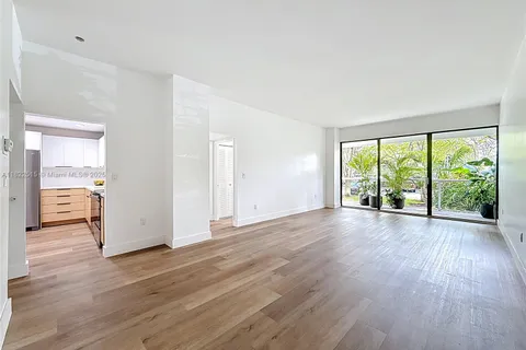 3731 N Country Club Dr # 126, Aventura FL 33180