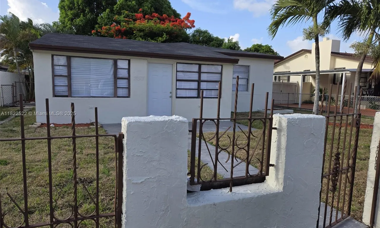 257 E 38th St, Hialeah FL 33013