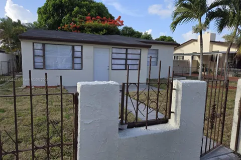 257 E 38th St, Hialeah FL 33013