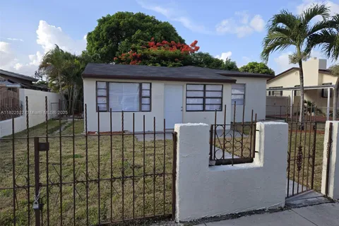 257 E 38th St, Hialeah FL 33013