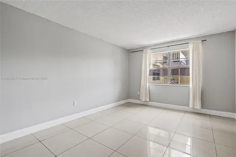 301 NW 177th St # 104, Miami Gardens FL 33169