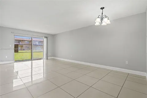 301 NW 177th St # 104, Miami Gardens FL 33169