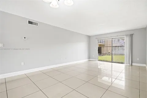 301 NW 177th St # 104, Miami Gardens FL 33169