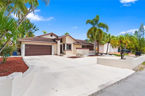 20511 NE 7th Ct, Miami FL 33179