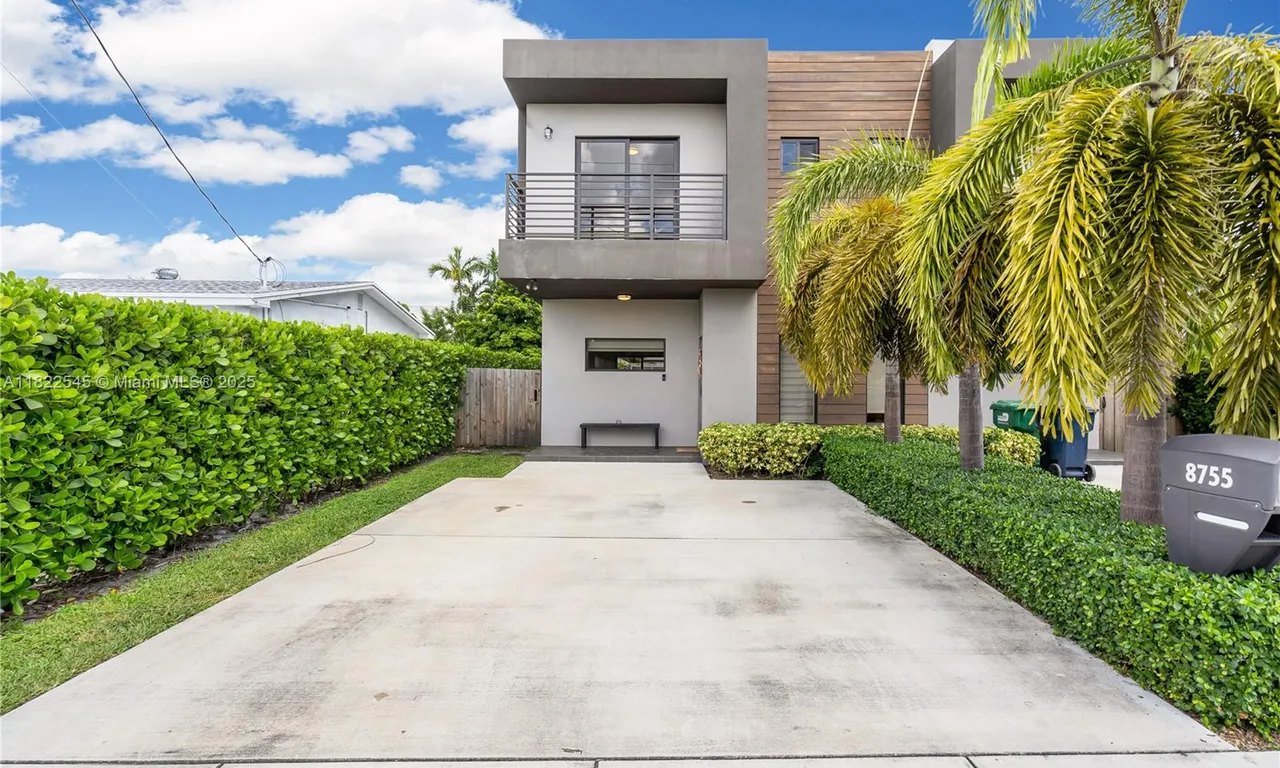 8755 SW 34th St # 2, Miami FL 33165