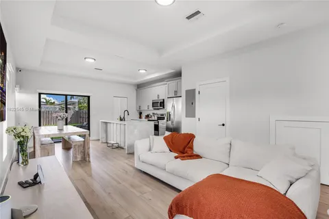 8755 SW 34th St # 2, Miami FL 33165