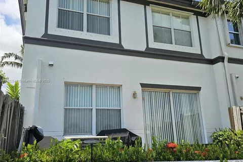 11401 NW 76th Ter, Doral FL 33178
