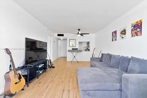 9481 Evergreen Pl # 206, Davie FL 33324
