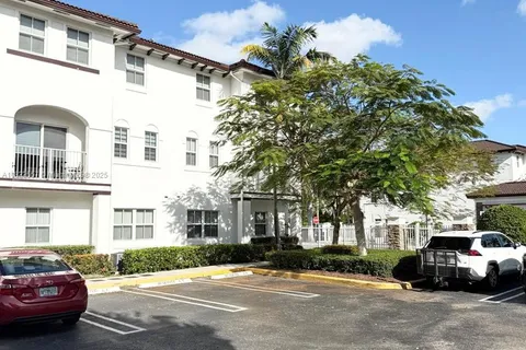8900 NW 97th Ave # 213, Doral FL 33178