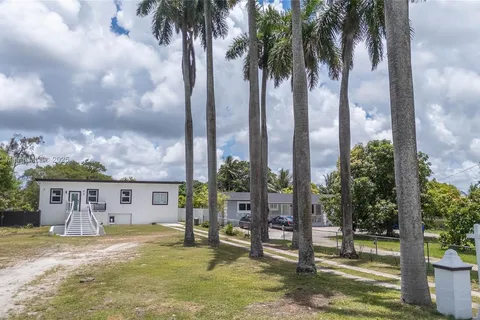 2100 NW 107th St, Miami FL 33167