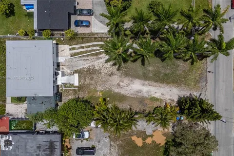 2100 NW 107th St, Miami FL 33167
